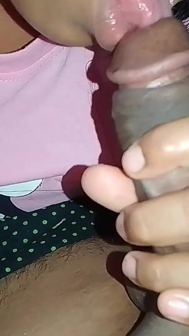 Skydreem1104: インドの女の子が友達のペニスを口に入れる