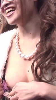 Glamorosas asiáticas escena 2_glamorous mujer japonesa follando en una sauna en medio del bosque