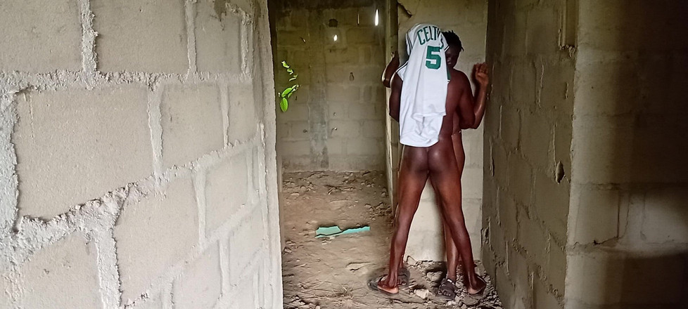 Creamyshuga: Cowok ini menelepon mantannya untuk menemuinya di semak-semak ketika dia...