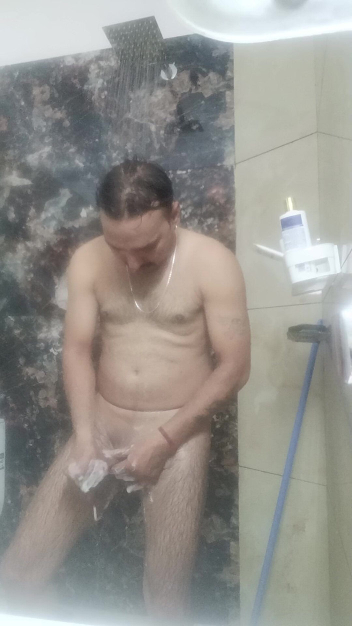 Rajasthani-old-lover: Indický desi muž si užívá sprchu a mistrovskou show