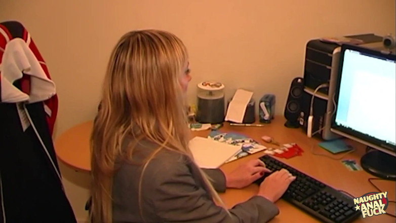 Naughty anal fuck: Na svém prvním rande se erotická blonďatá dívka nestydí dělat...