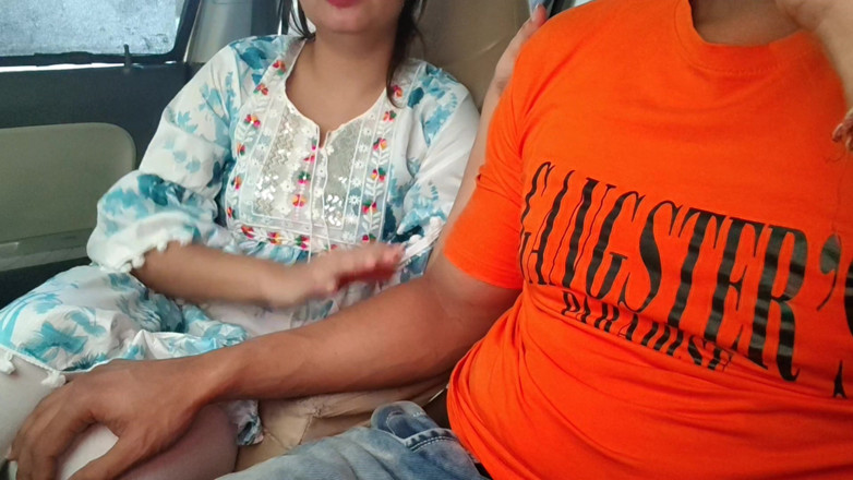 Hornycouple149: Süße desi-inderin, schöne saara Bhabhi im auto im freien