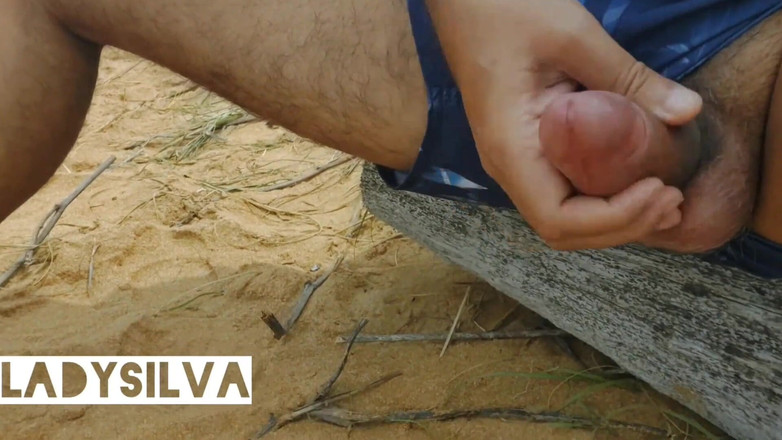 Ladysilvas: Ladysilva op het strand zich aftrekkend en genietend van lekker