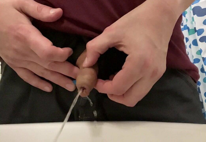 Wichskumpel: छोटा लंड पेशाब करता है