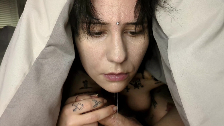 Damagedcosplays: Compilación de corridas de chica gótica en boca