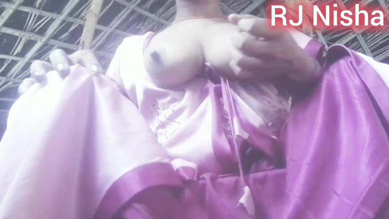 RJ NISHA: Fată solo se masturbează cu degetele