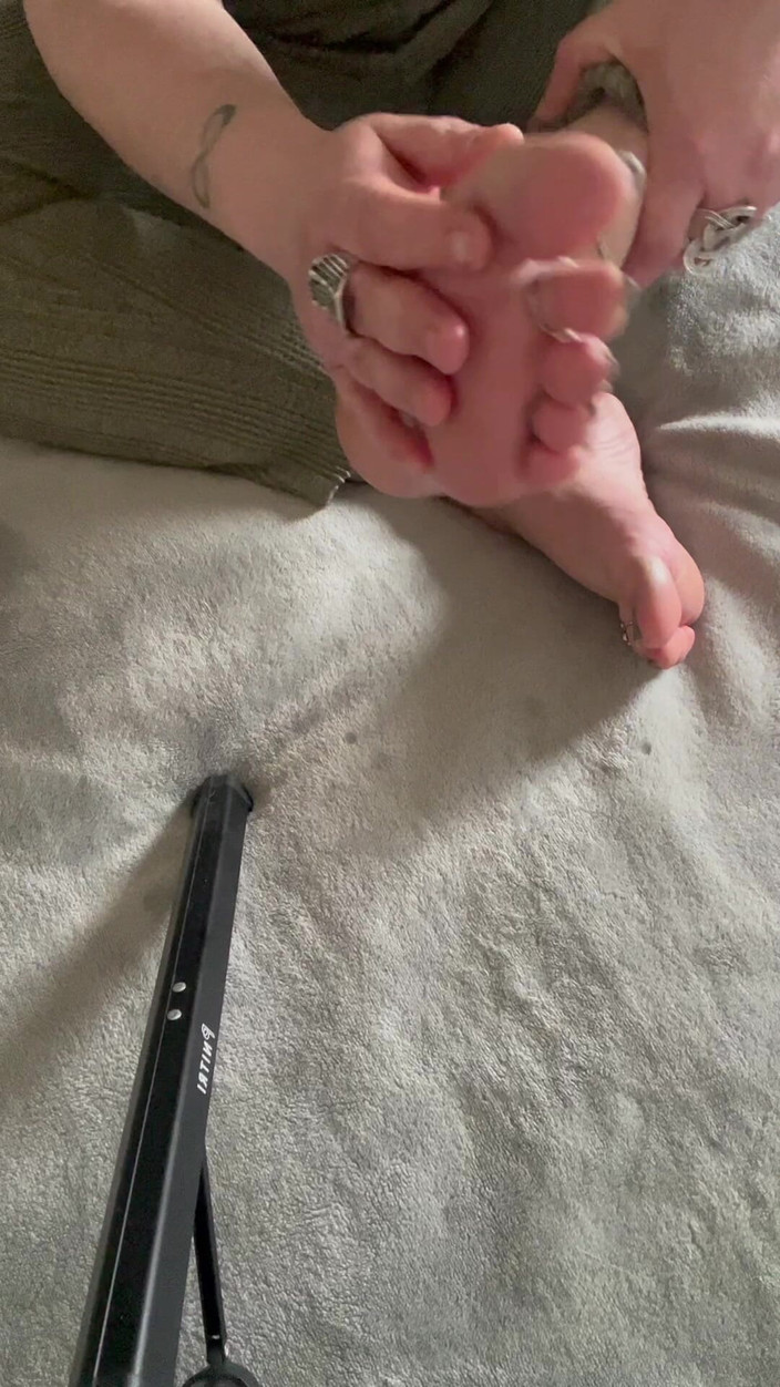 Maitresse Clara: Güzel ayaklarımın önünde saf mutluluğun 8 dakikası