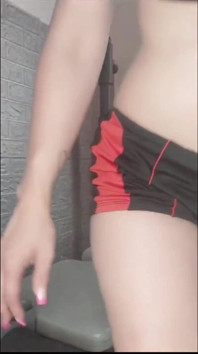 Laurasexywomen milf dívka fitnees trénink a jízda na 25cm robertku