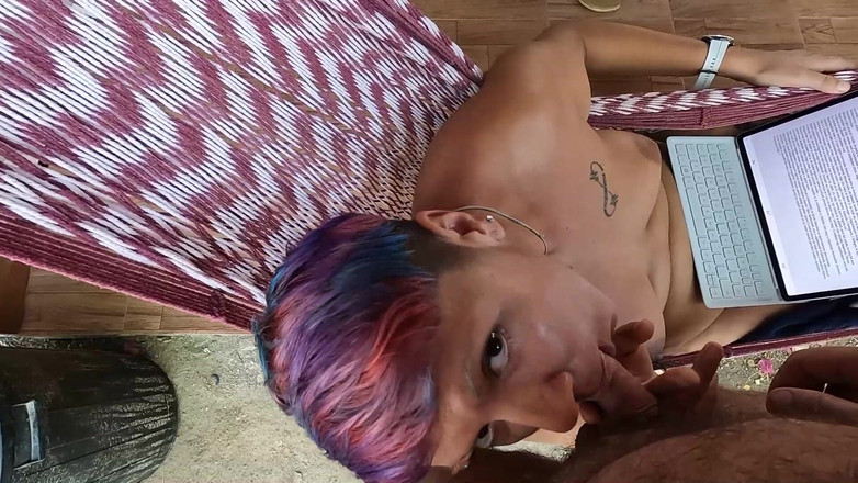 bekycarril: Vợ đút một con cu vào miệng trong khi cô ấy đang nằm...