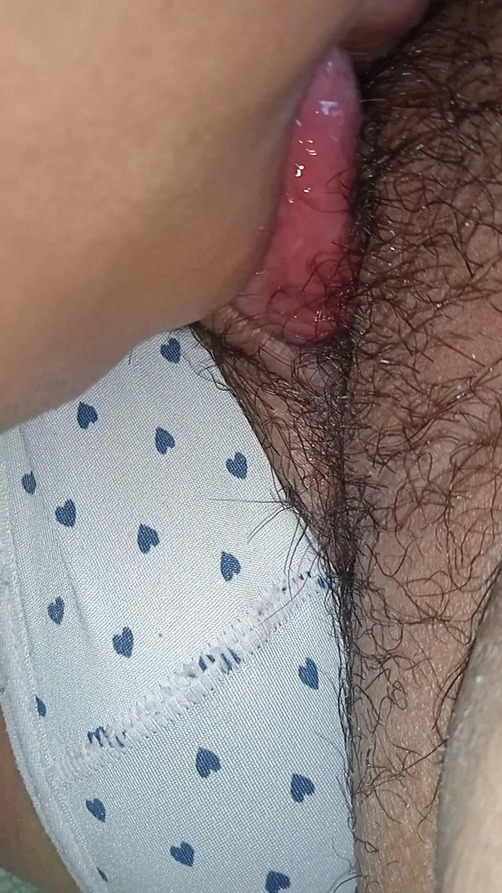 Eatrella j: O vizinho me mostra seu pau, deus tem grande