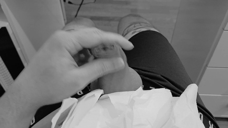 Lkdick8: Bạn muốn uống sữa của tôi?