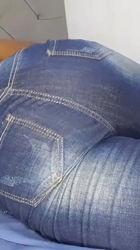 Togliti i jeans e metti quel cazzo e il suo carico sulla mia figa