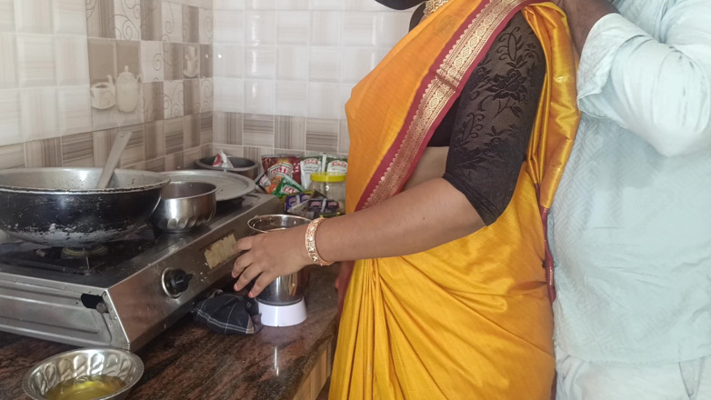 Palani69: Mucama de casa folla en la cocina