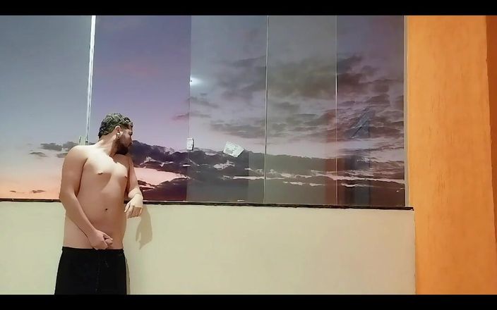 Marcosninfo: 学生在新房子的阳台上展示自己。