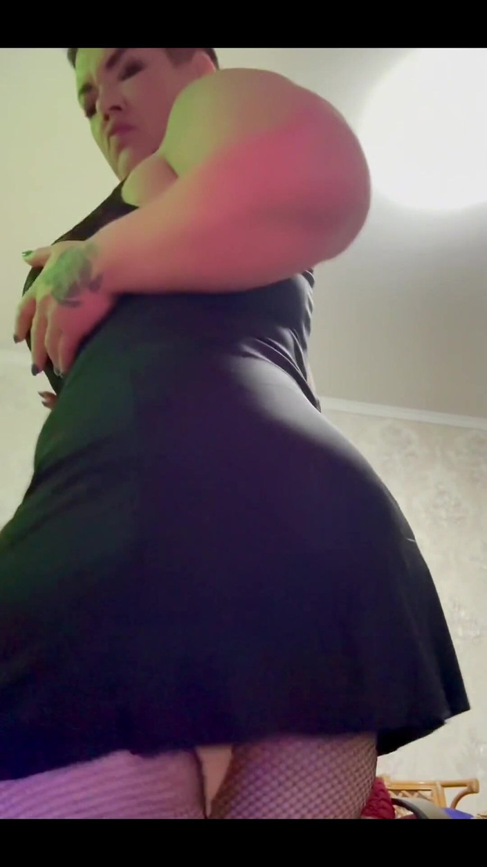 KarmenMilf: Jak se ti líbí nový outfit?