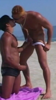 Латиноамериканський twink трахається без презерватива з другом