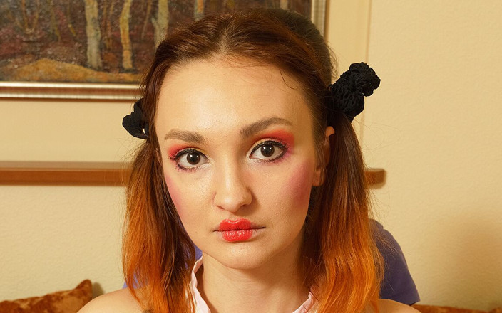 Flexi dolls: Татуйована справжня лялька Flexi отримує пасивне розтягнення