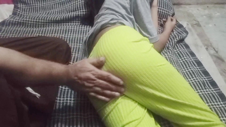 Small Baby: Indiano paquistanês meio-irmão fodeu sua própria meia-irmã