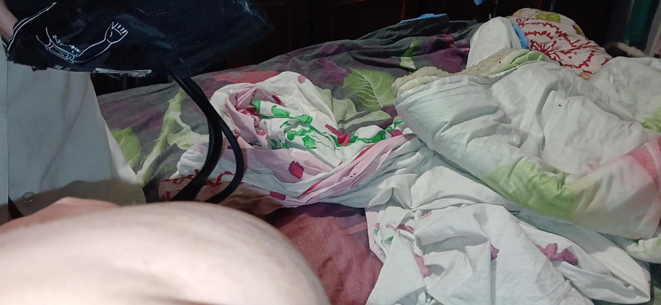 Lesbian-candys: Un'infermiera mora sexy ci ha curato con orgasmi