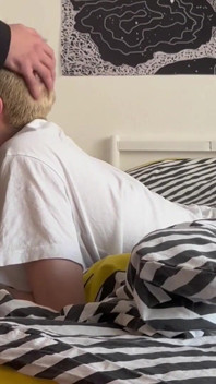 Šťavnatý rimming a hluboké hrdlo Ze sladkého twink, mrdka v ústech Twinka