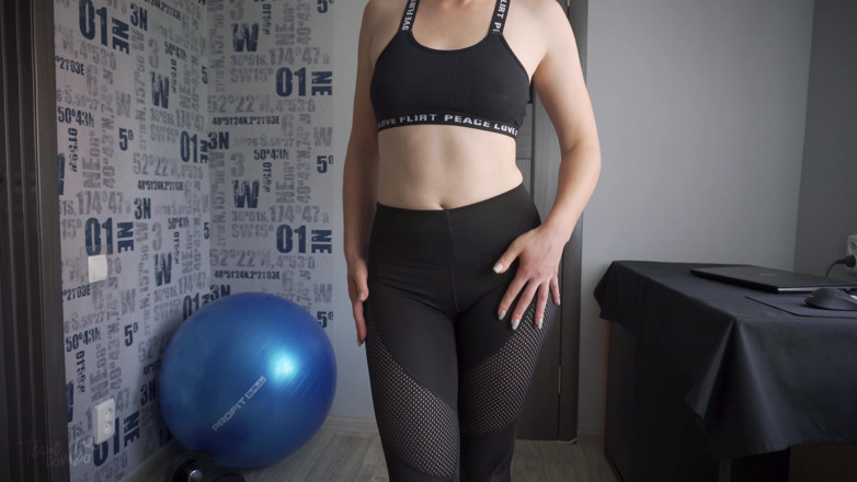 Teasecombo 4K: Fitness girl provoca linhas de calcinha visível em leggings apertadas
