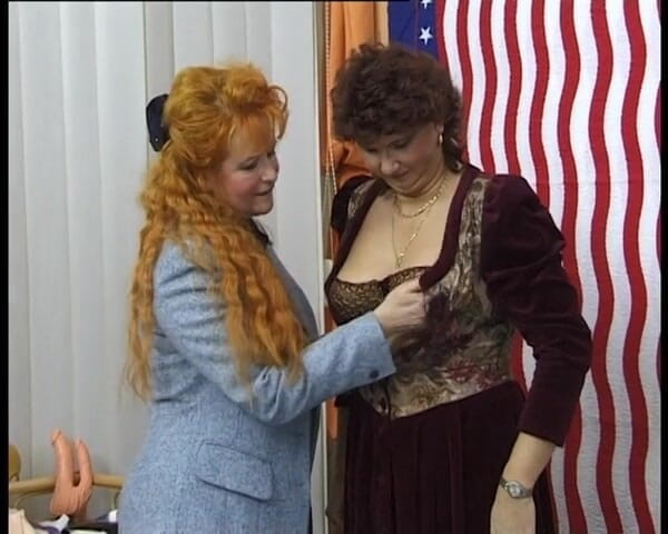 YOUR FIRST PORN: Alte Lesbische MILFs Total Versaut - Old Lesbian MILFs Totally Dirty