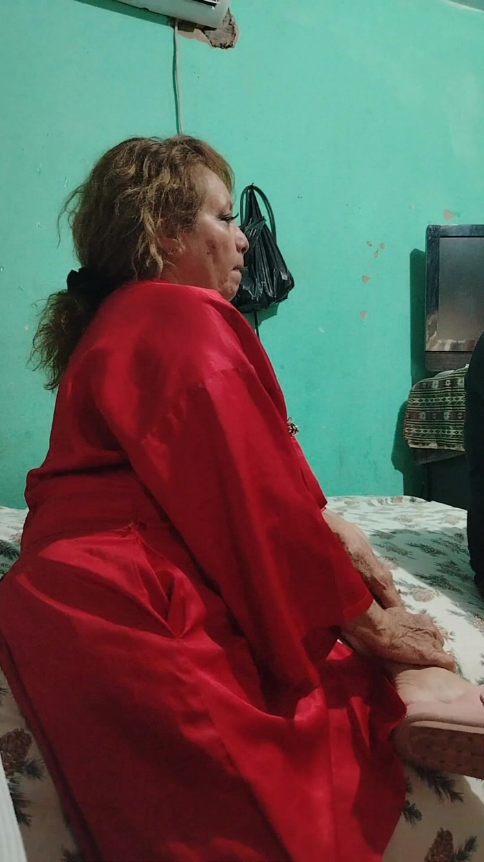 cextyu: Ateşli anne iç çamaşırlı yarak emiyor