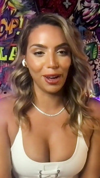 Ara Queen Bae este cel mai tare baddie de acolo!