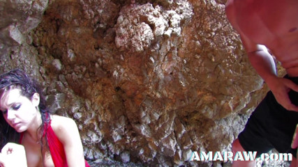 Amaraw: Shannaya tweeks si cewek hot rambut cokelat dibagikan sama dua...