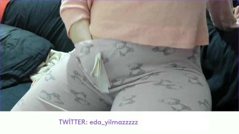 bigass_sexy_bigboobs: Masturbarse con pijama - semen con pijamas
