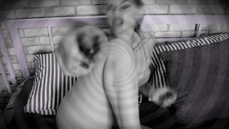 Goddess Misha Goldy: Sniffers Everyday! Your Totally Stuck in This Addiction! Orgasm Denial!