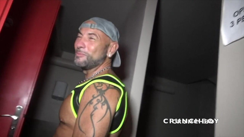 The official French bareback channel: Heterojongens gezogen door homo in kijkgaten