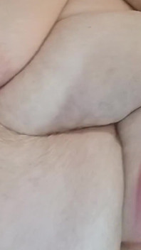 Dedos coloridos, ela uma puta safada