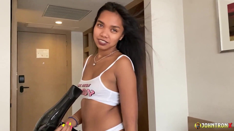 John Tron X: Johntronx - Picture-perfect Thai Amateur Babe Gets Banged in the Pool