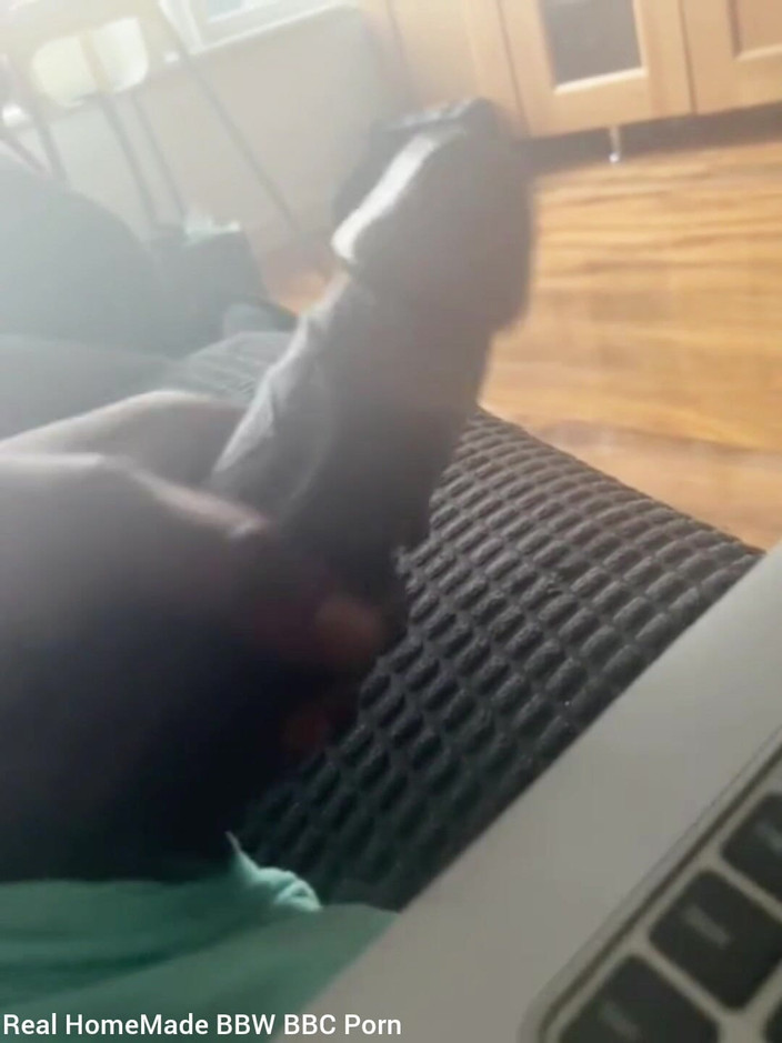 Big black cock BBCee: Hlazení mého velkého černého ptáka sledování porna