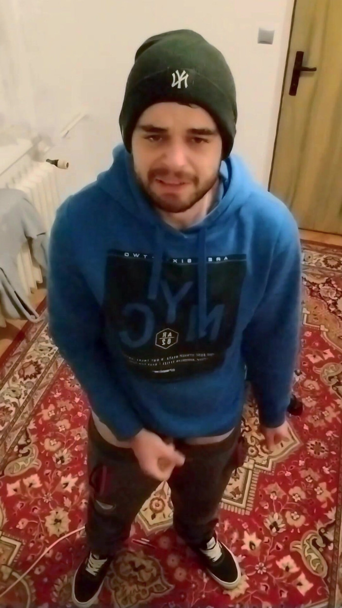jerkofflover: Sperma Nella Mia Stanza, Nel Palmo Della Mano, Con Un...