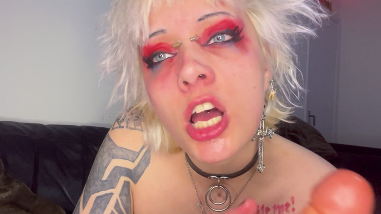 Glitterqueen1999: Il piccolo uomo si intrufola - il cazzo del fidanzato vorarephilia