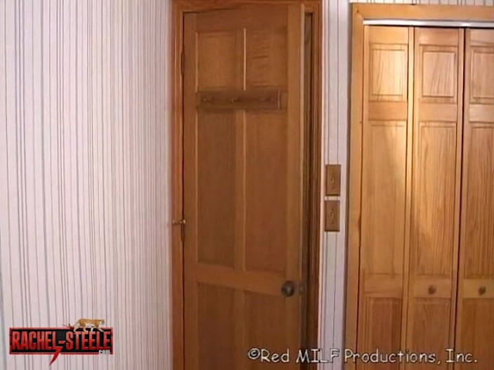 Rachel Steele: Mama vitregă aruncă o privire