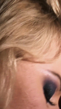 Nikky Thorne aime se faire éjaculer sur les seins