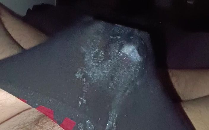 Pee_Boy25: Chico gordito se corre en bragas negras