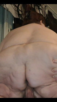 SSBBW 보지에서 젖은 장소를 찾기 어렵다 2부