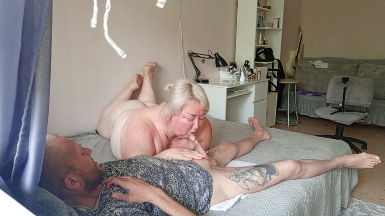 Zona901: El vecino muele mi polla con su boca y recibe...