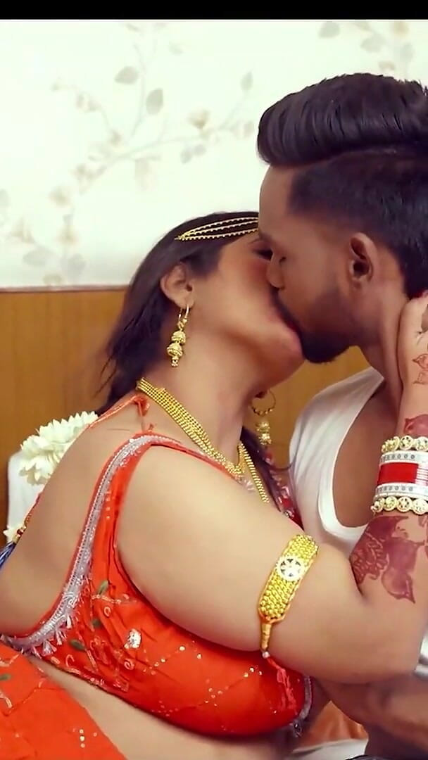 Mood X VIP: Une Indienne magnifique aux seins de tourbière, couples, baise hardcore,...
