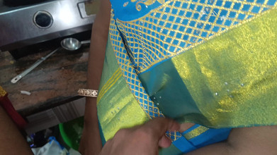 Inba: Vdané sestry sdílely postel s nevlastním bratrem