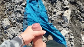 Eu tenho roupas de trabalho usadas por outro colega de trabalho, então eu gozo naquela roupa usada no trabalho