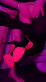Mulher de negócios sexy com chefe no banheiro do escritório para roubar sexo de nylon
