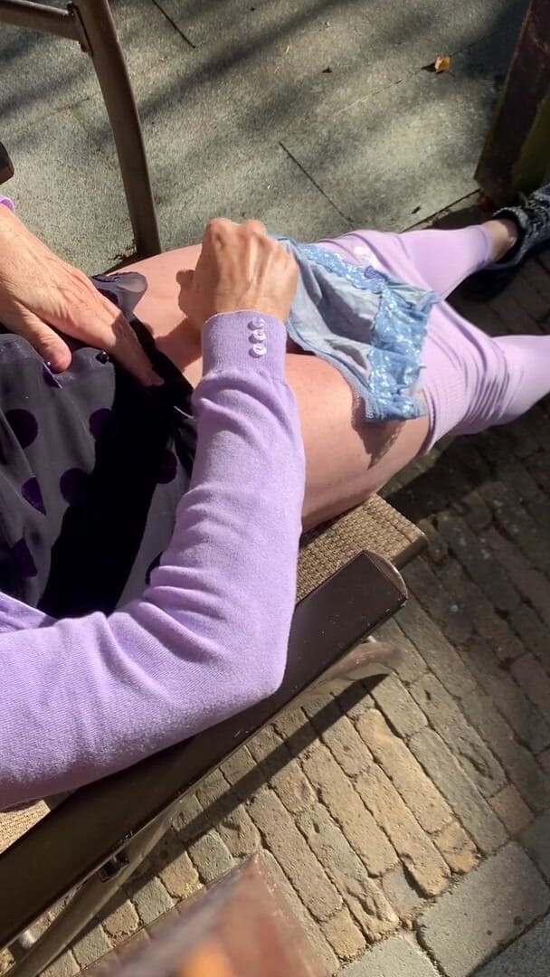 Louise: Purple leggings cum