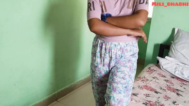 Mili bhabi: Hintli desi güzel kız arkadaş sıkı amcık Hintçe sesli seks...