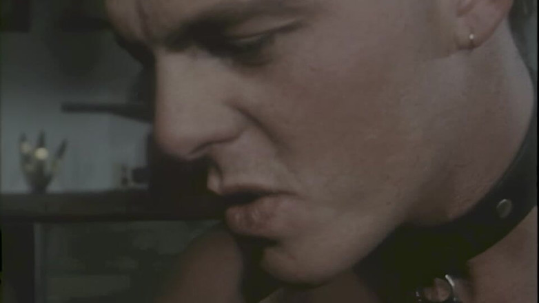 pornitaliangraffiti: Orta yaşlı seksi kadın iki adam tarafından domine ediliyor ve...