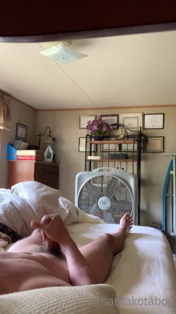 Alex wolf: Mastürbasyon yapıyor Shot